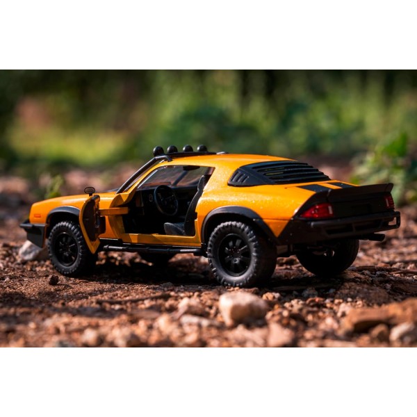 Jada Toys - Transformers Bumblebee 1977 Chevrolet Camaro in scala 1:24