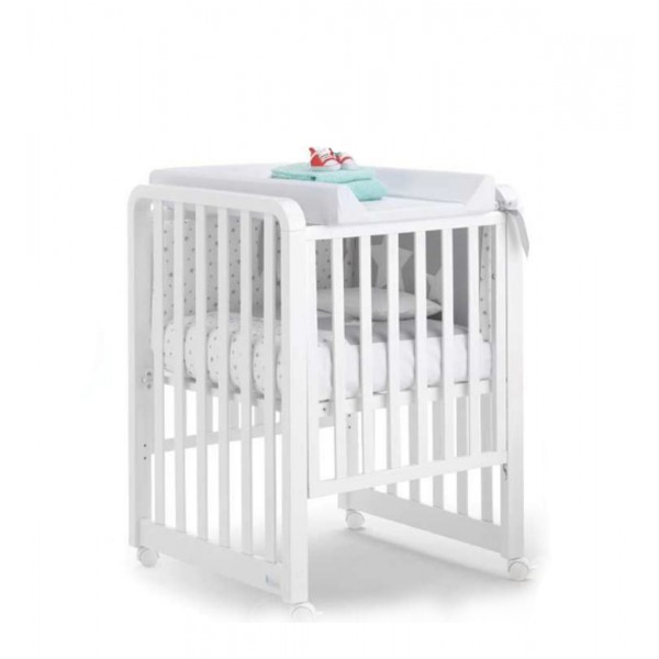 Il lettino trasformabile Glam di Azzurra Design accompagna i vostri bambini dalla nascita fino a 3 anni. Si può trasformare da culla con funzione co-sleeping a lettino completo.  Utilizzabile in 9 modi diversi:      Culla: con sponda laterale abbassabile,