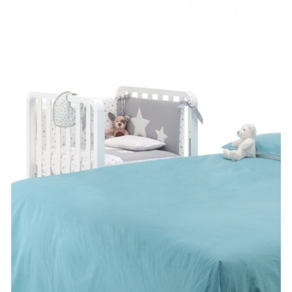 Il lettino trasformabile Glam di Azzurra Design accompagna i vostri bambini dalla nascita fino a 3 anni. Si può trasformare da culla con funzione co-sleeping a lettino completo.  Utilizzabile in 9 modi diversi:      Culla: con sponda laterale abbassabile,