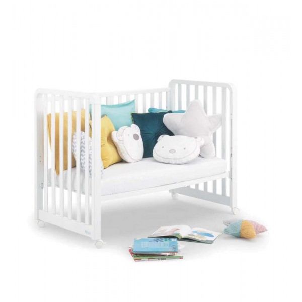Il lettino trasformabile Glam di Azzurra Design accompagna i vostri bambini dalla nascita fino a 3 anni. Si può trasformare da culla con funzione co-sleeping a lettino completo.  Utilizzabile in 9 modi diversi:      Culla: con sponda laterale abbassabile,